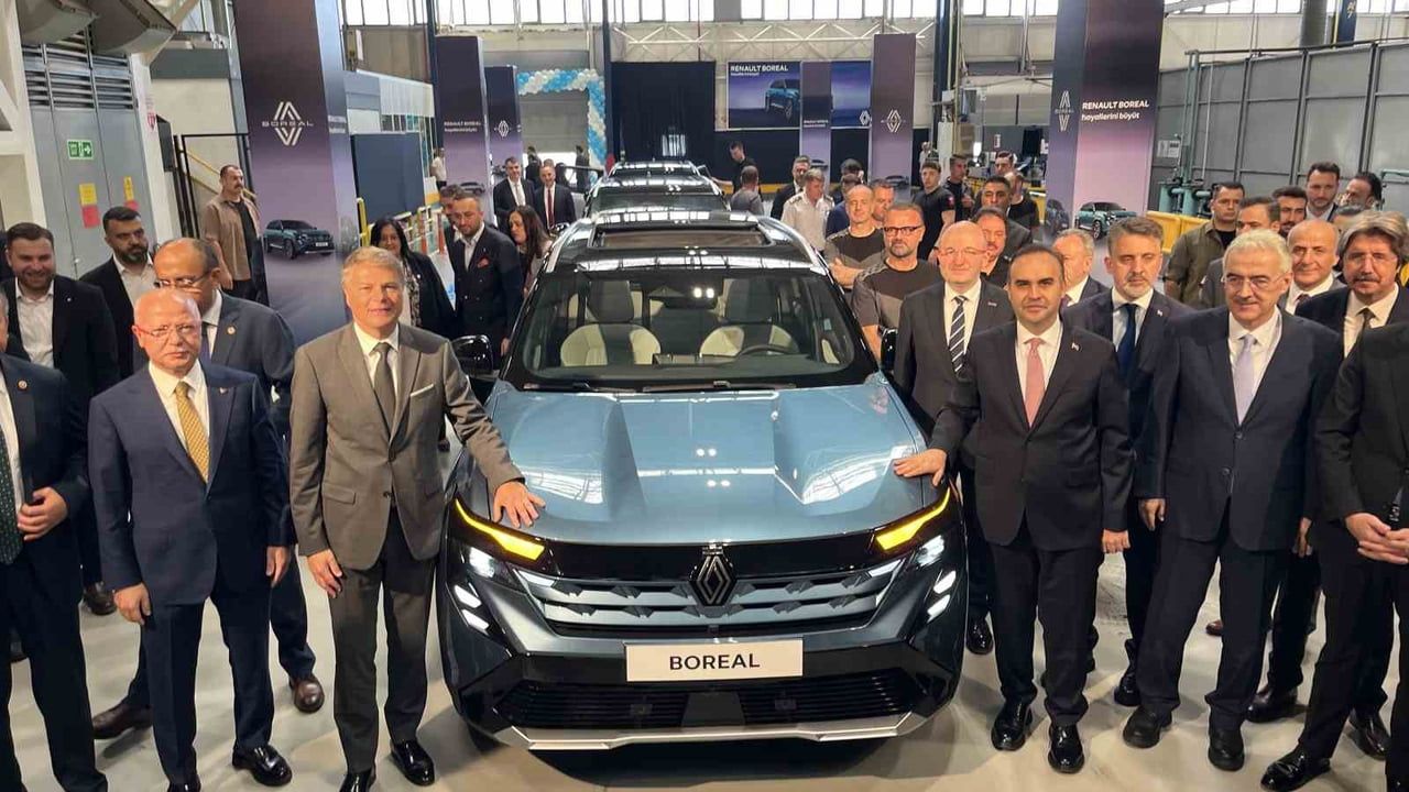 Bakan Kacır: Türkiye’ye yatırım yapan kazanır — Renault Boreal Bursa’da banttan indirildi