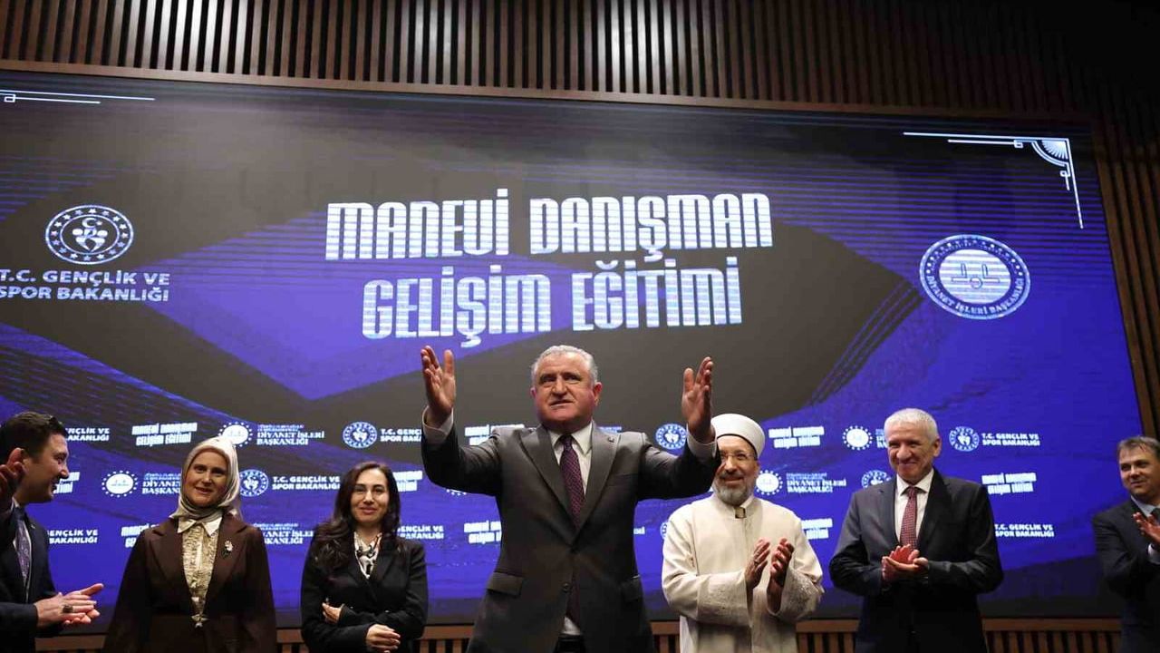 Bakan Osman Aşkın Bak, Manevi Danışman Gelişim Eğitimi Programı'na Katıldı