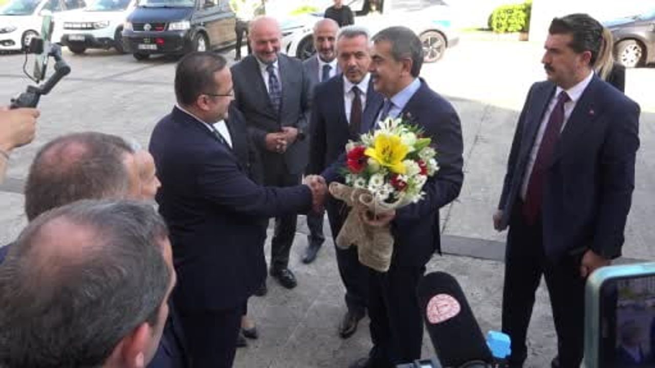 Bakan Tekin: tüm kararları öğretmenlerimizle istişare ederek alıyoruz