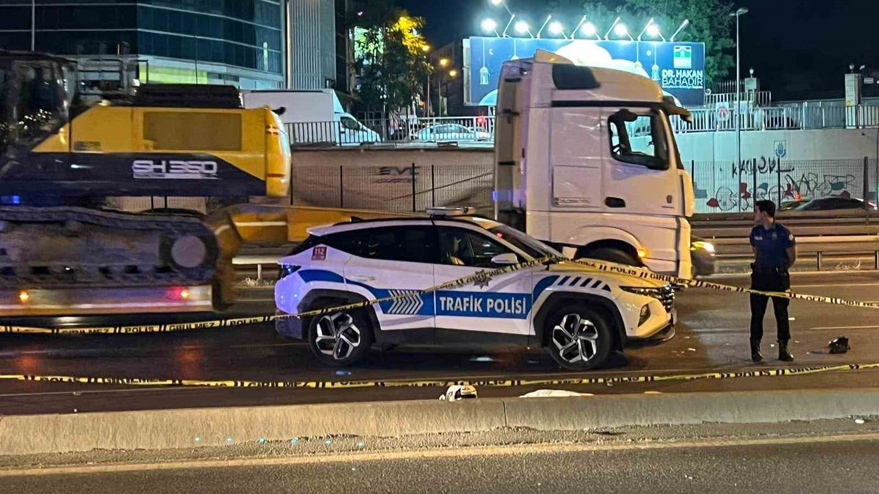 Bakırköy E5’te motosiklet kontrolden çıktı: 2 kişi yaşamını yitirdi