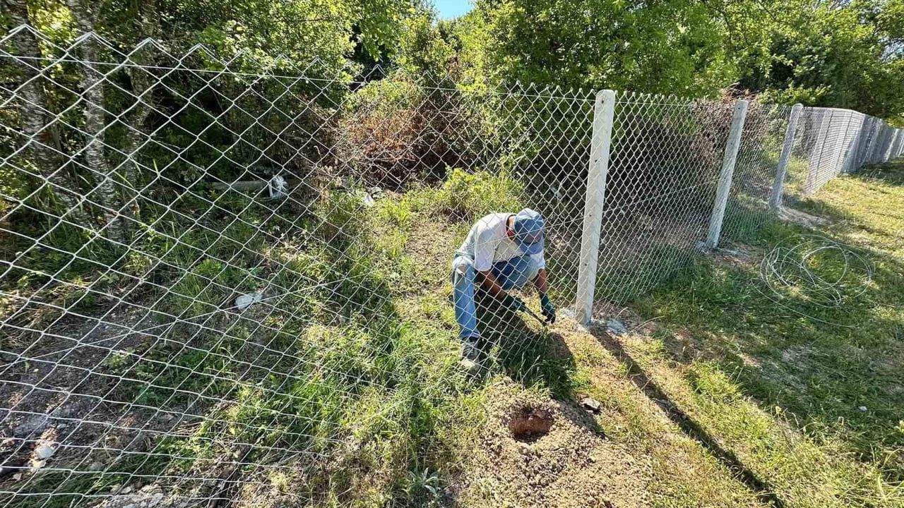 Balçıkhisar köy mezarlığında çit ve çevre düzenlemesi tamamlandı