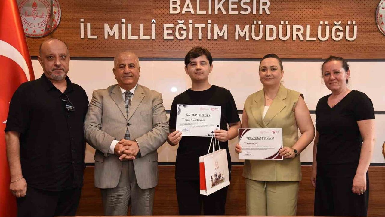 Balıkesir'de başarılı öğrenciler ödüllendirildi