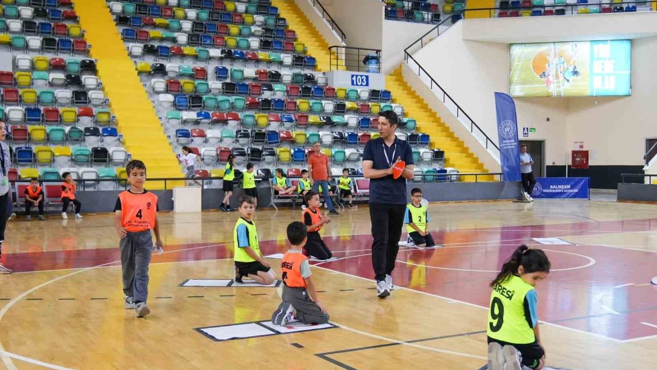 Balıkesir'de 'Geleneksel Çocuk Oyunları Şenliği' il finalleri tamamlandı