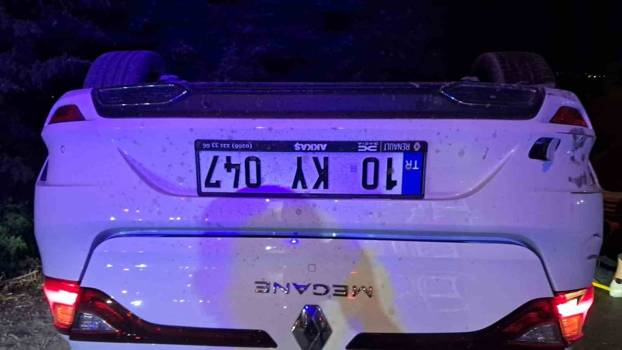 Balıkesir'de hız yapan araç takla attı: 2 kişi yaralandı
