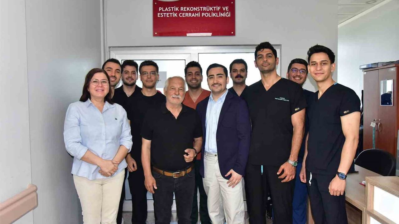 Balıkesir'de motorlu testere kazasında kopan başparmak 5 saatlik mikrocerrahiyle yeniden dikildi