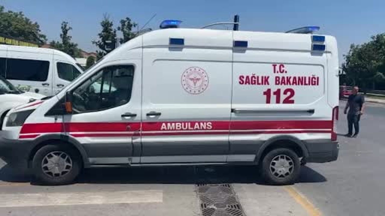 Balıkesir'de otomobil motosiklete çarptı: 1 yaralı