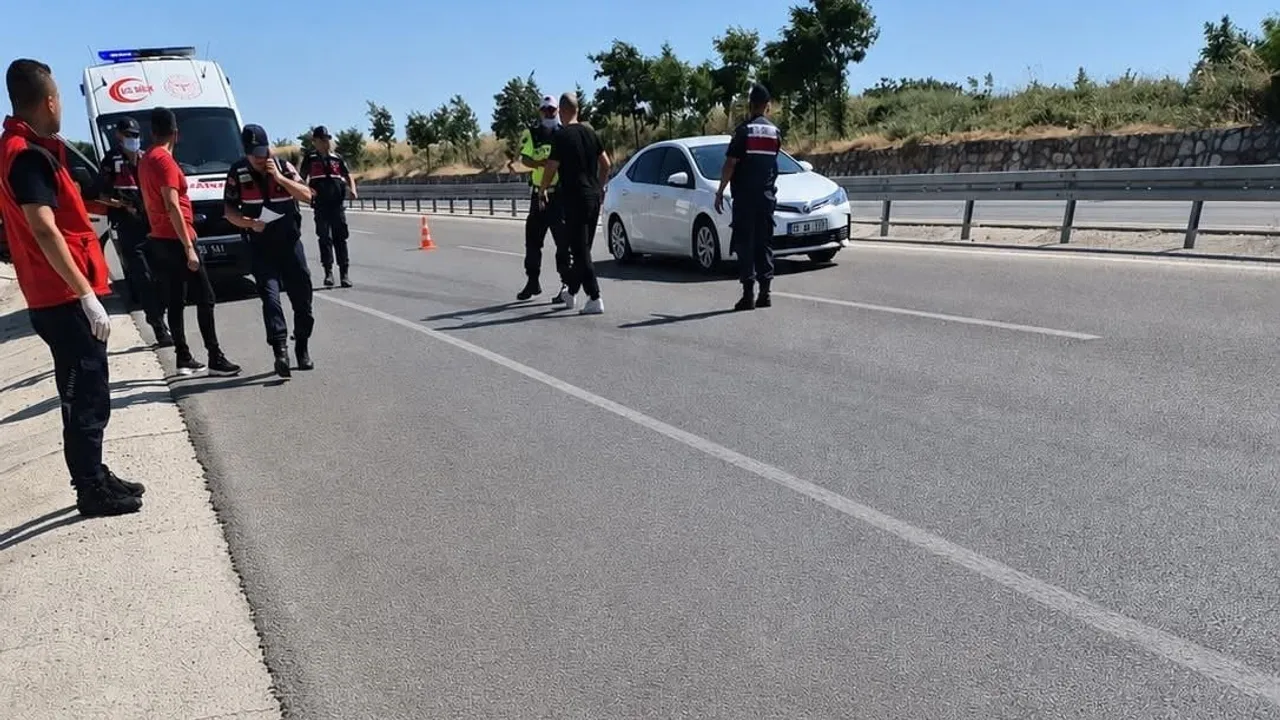 Balıkesir'de süt kamyonu ile çarpışma: sürücü hayatını kaybetti