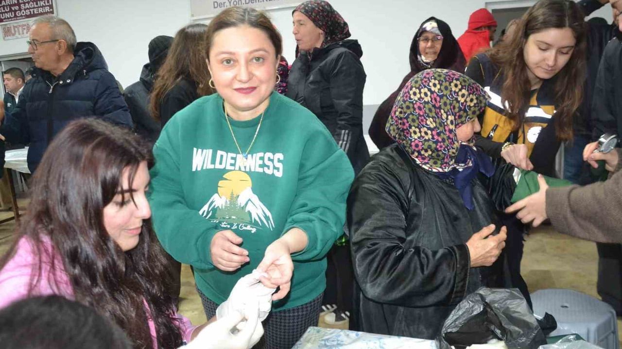 Balıkesir Üniversitesi öğrencilerinden Kayalar'da yerinde sağlık taraması ve ilk yardım eğitimi