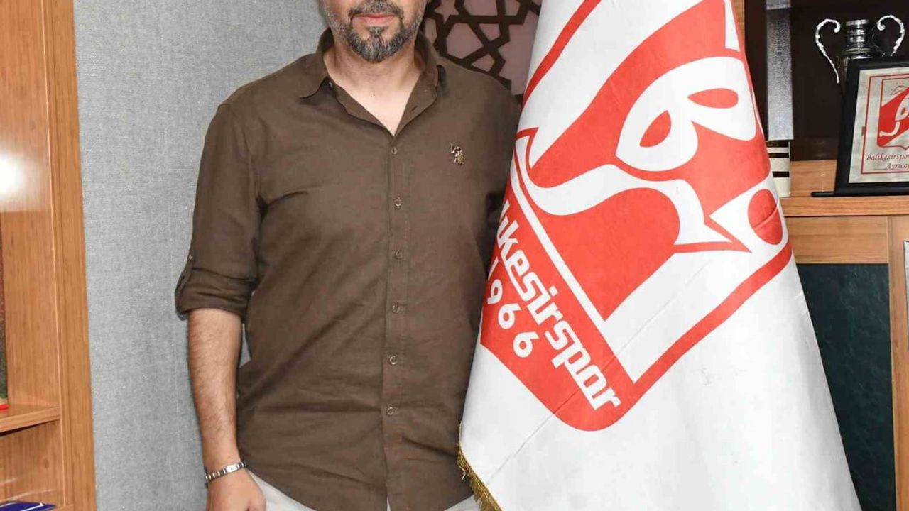 Balıkesirspor'da yeni başkan Mert Alper Acar, Polat Çetin ile 1 yıllık sözleşme imzaladı