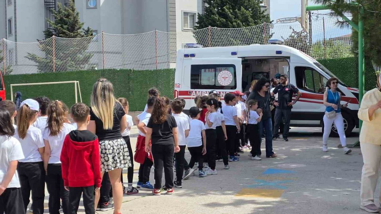 Bandırma Hasan Atlı İlkokulu'nda 'Sağlıklı Çocuk, Sağlıklı Gelecek' kapsamında sağlıklı yaşam eğitimi