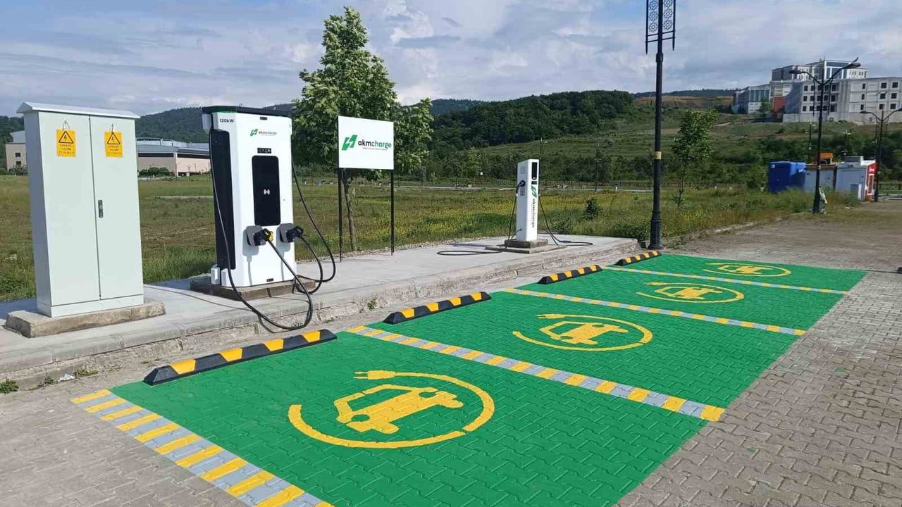Bartın Üniversitesi (BARÜ) elektrikli araç şarj istasyonu kullanıma açıldı