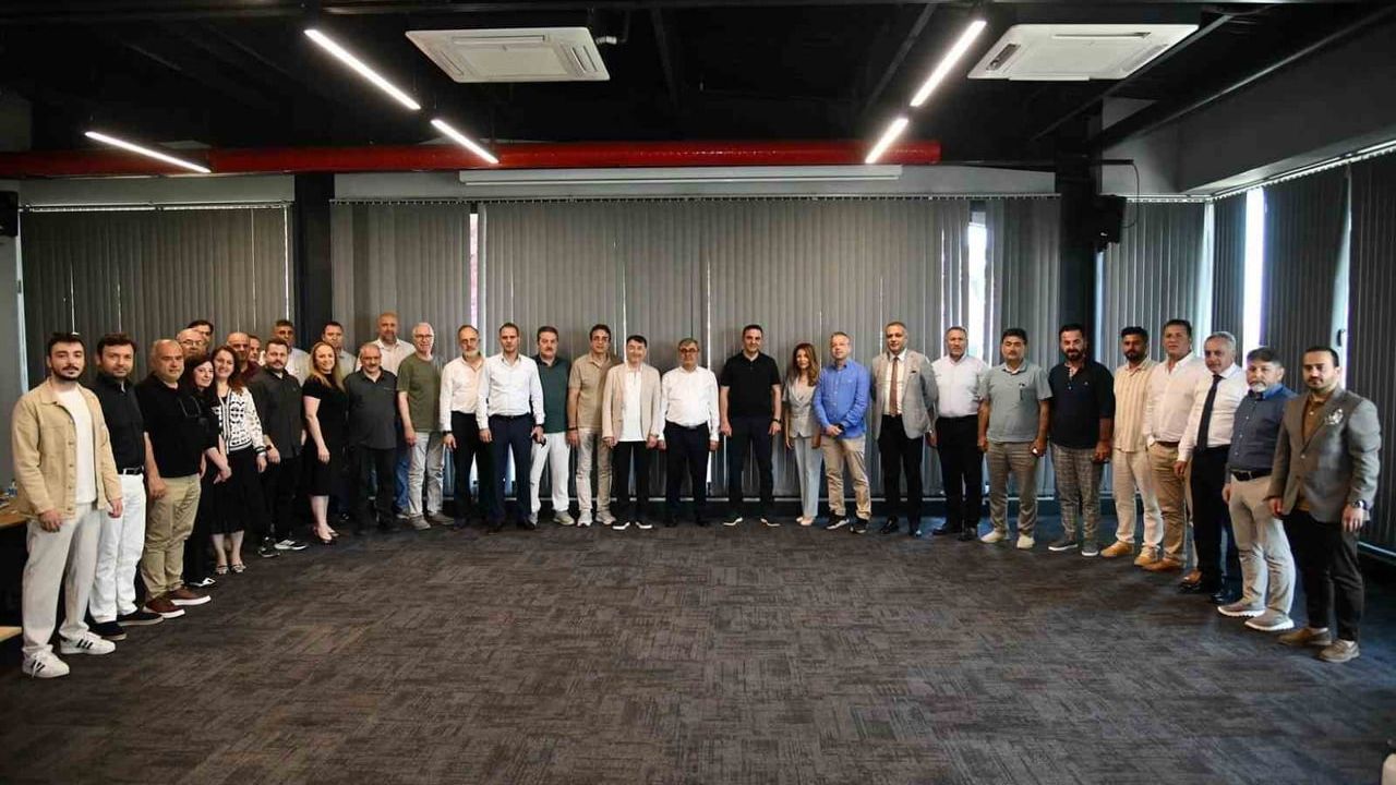 Başiskele Belediye Başkanı Yasin Özlü Seymen Mahallesi Esnafıyla İstişare Toplantısı Yaptı