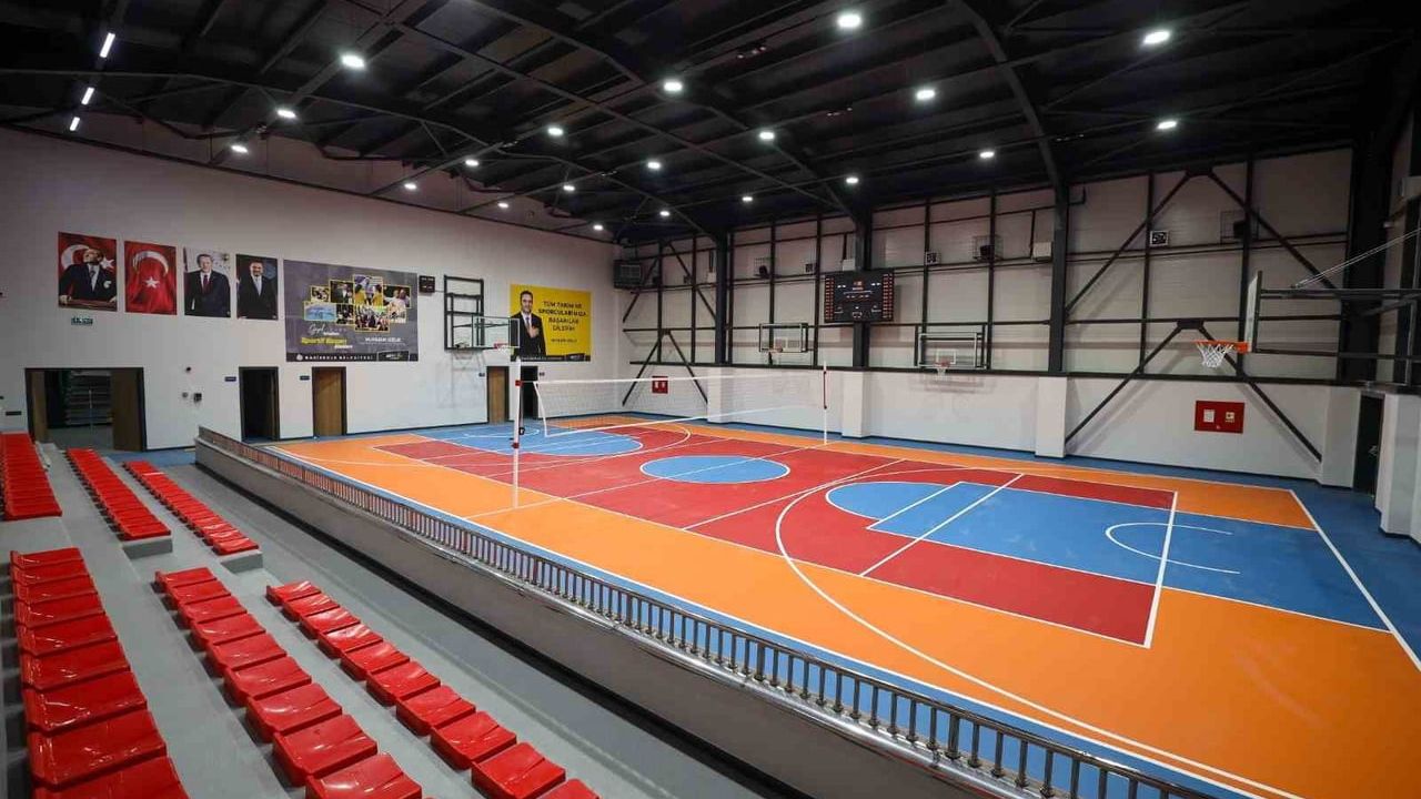 Başiskele'de Genc-i Âlâ Kapalı Spor Salonu açılışa hazırlanıyor