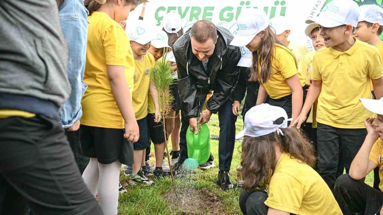 Başkan Ahmet Akın: "Çevre bize emanet" — Balıkesir'de "Bir Fidan Bin Umut" ile çevre yatırımları güçleniyor