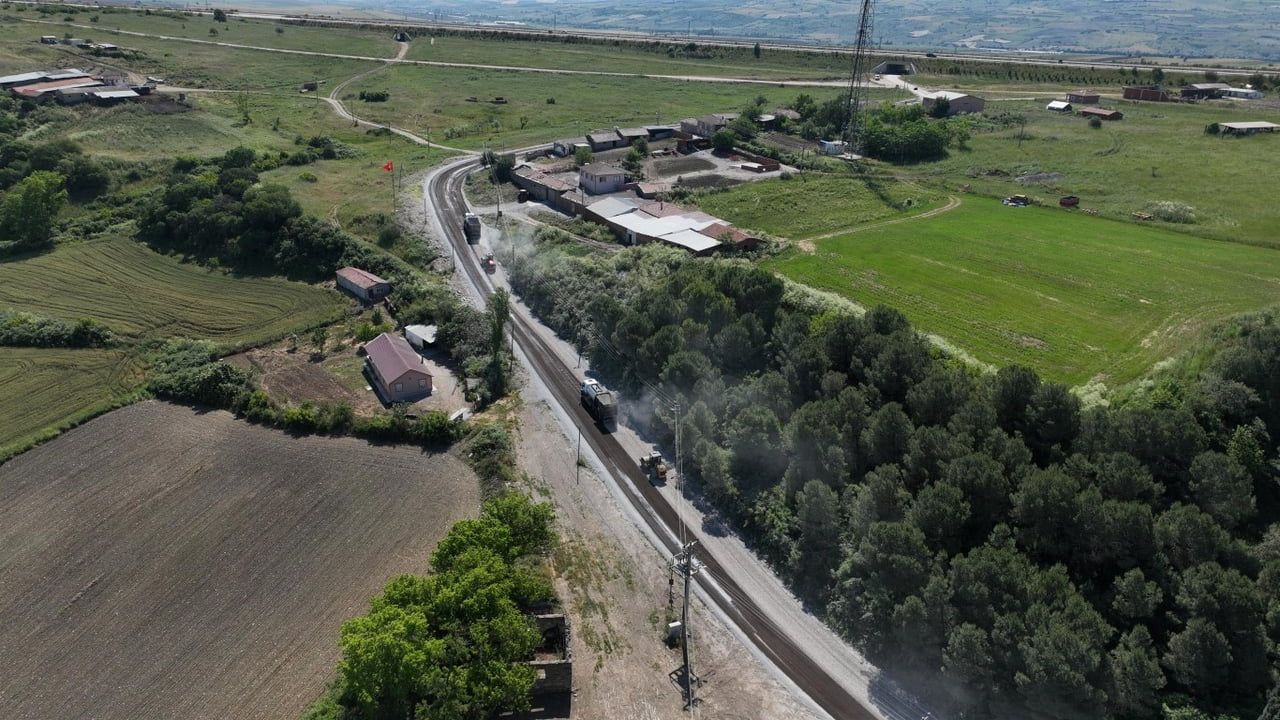 Başkan Akın Susurluk-Ömerköy'de 2.900 metrelik yol çalışmalarını yerinde inceledi