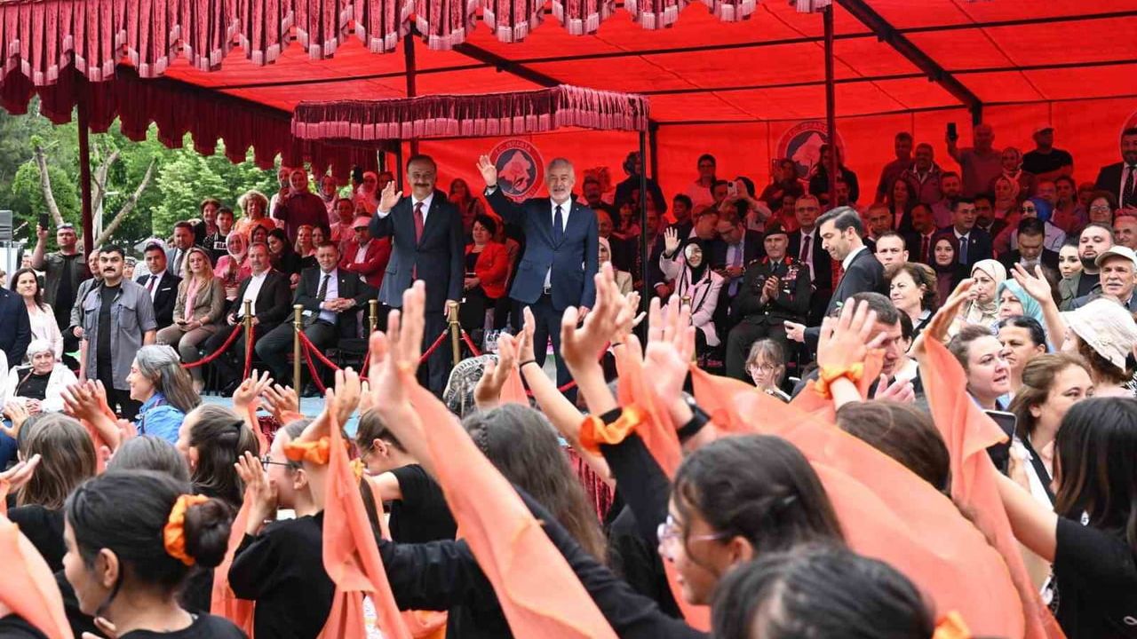 Başkan Başdeğirmen: Gül Festivalimizi Birlik ve Beraberlik İçinde Dünyaya Tanıttık