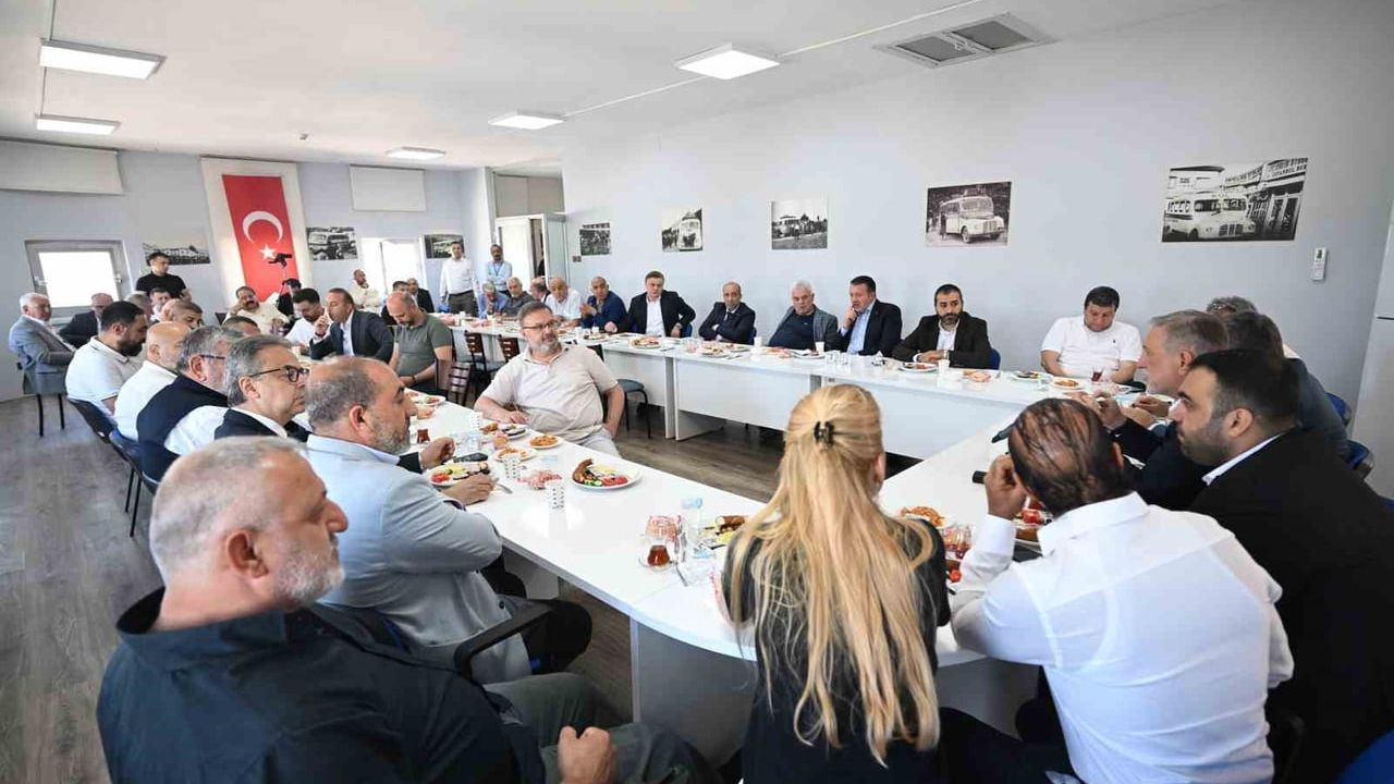 Başkan Burkay’dan terminalde iş insanlarıyla buluşma