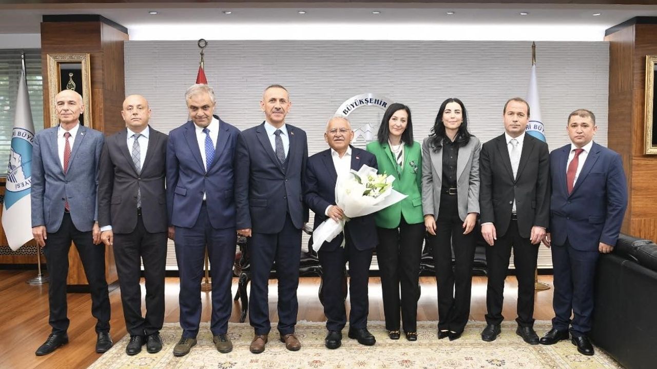Başkan Büyükkılıç’a Çevre Haftası Ziyareti: İl Müdürü Öztürk ve Heyeti Makamında Ağırladı