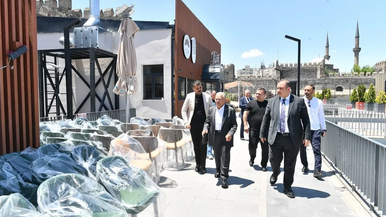 Başkan Büyükkılıç, Kayseri Kalesi'ndeki Mülhem Kayseri Mutfağı çalışmalarını yerinde inceledi