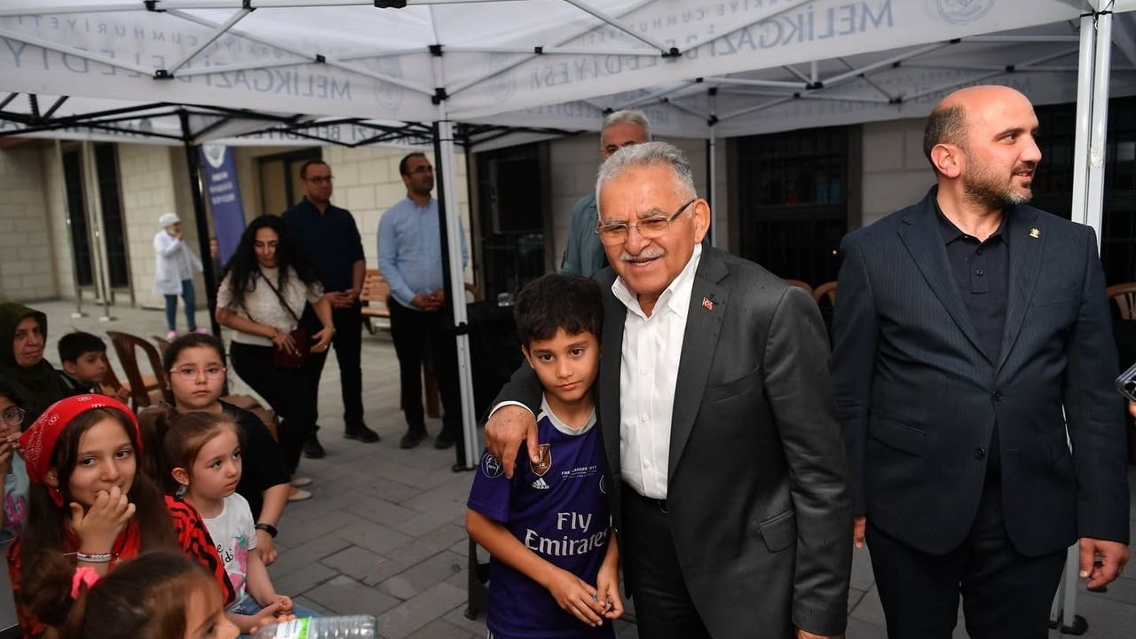 Başkan Büyükkılıç Melikgazi'de 'Vatandaş Soruyor, Başkan Cevaplıyor' Programında Talepleri Dinledi
