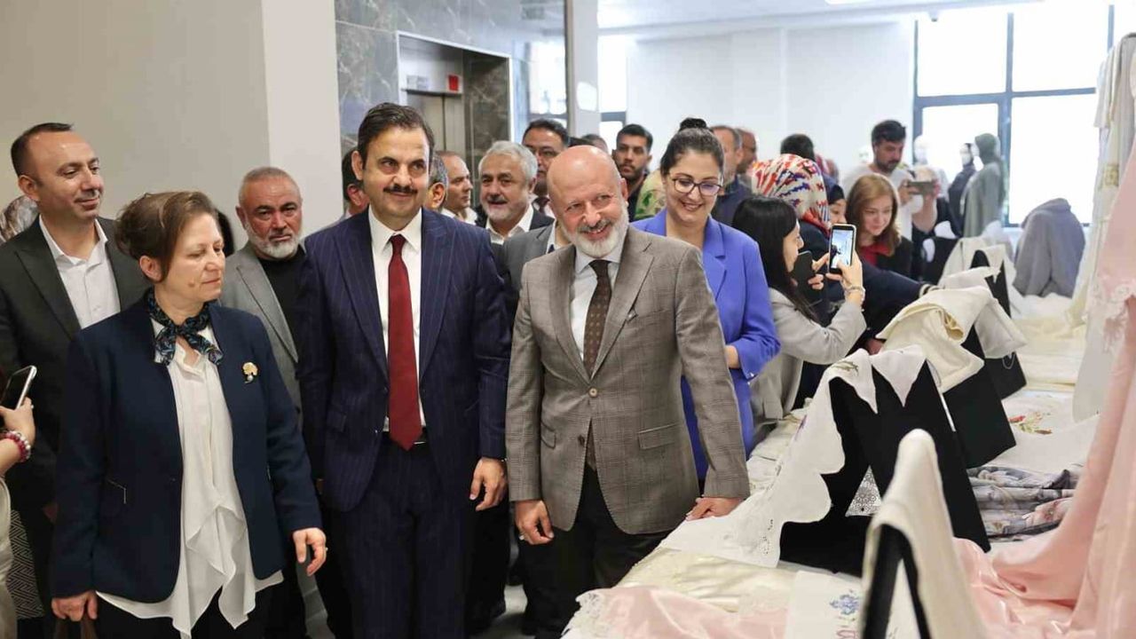Başkan Çolakbayrakdar: "Akademiler artık sadece eğitim değil, sosyal hayatın merkezi oldu"