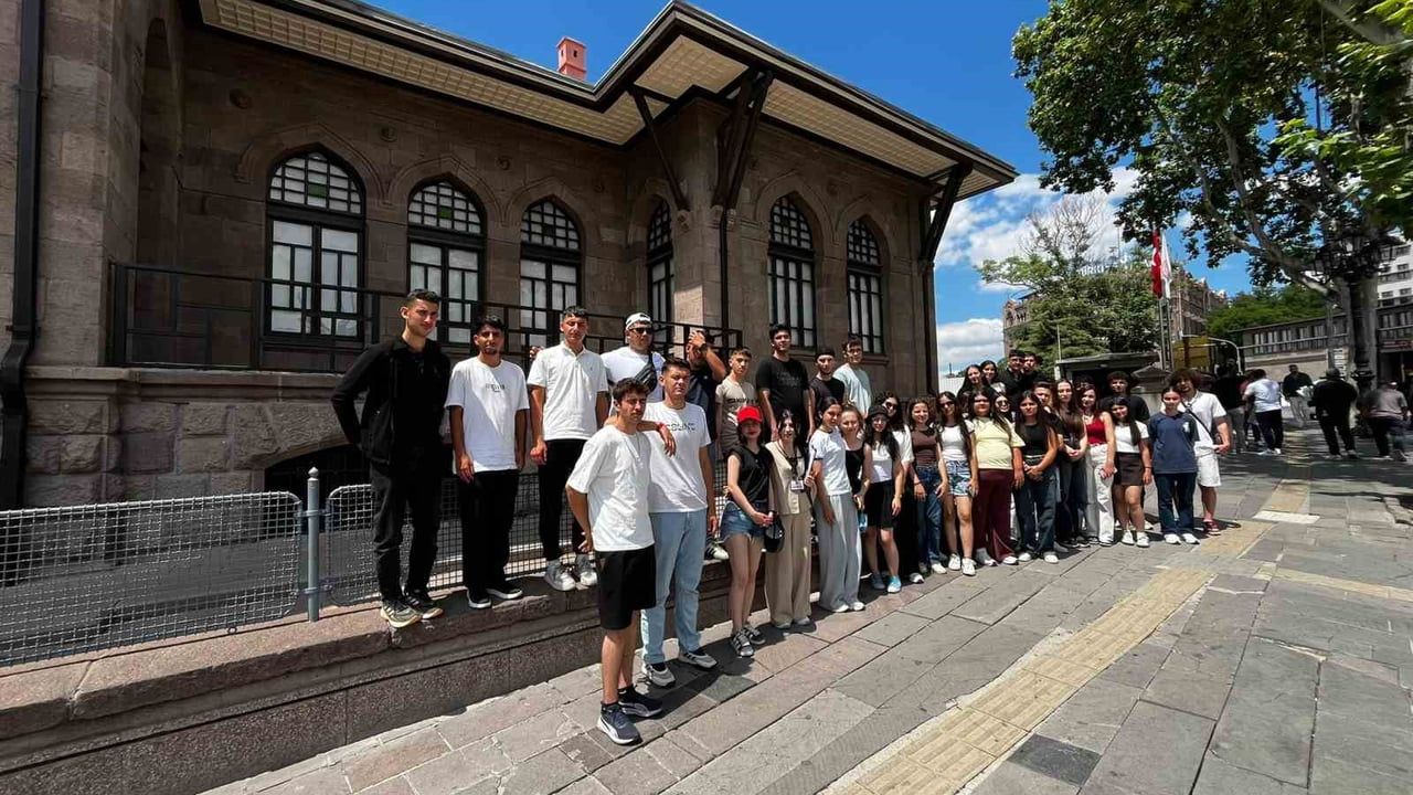 Başkan Doğanca’dan öğrencilere diploma jesti