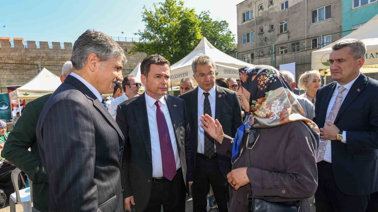 Başkan Erkan Aydın Alacahırka Mahallesi'nde kahvaltıda vatandaşlarla buluştu