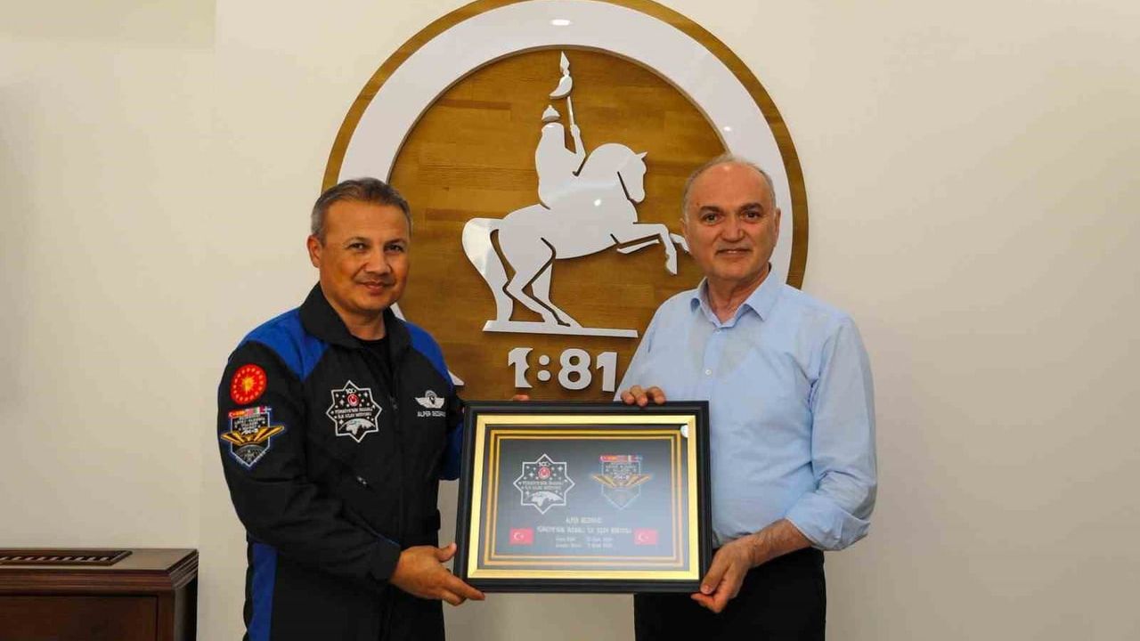 Başkan Faruk Özlü, Türkiye'nin ilk astronotu Alper Gezeravcı'yı Düzce'de ağırladı