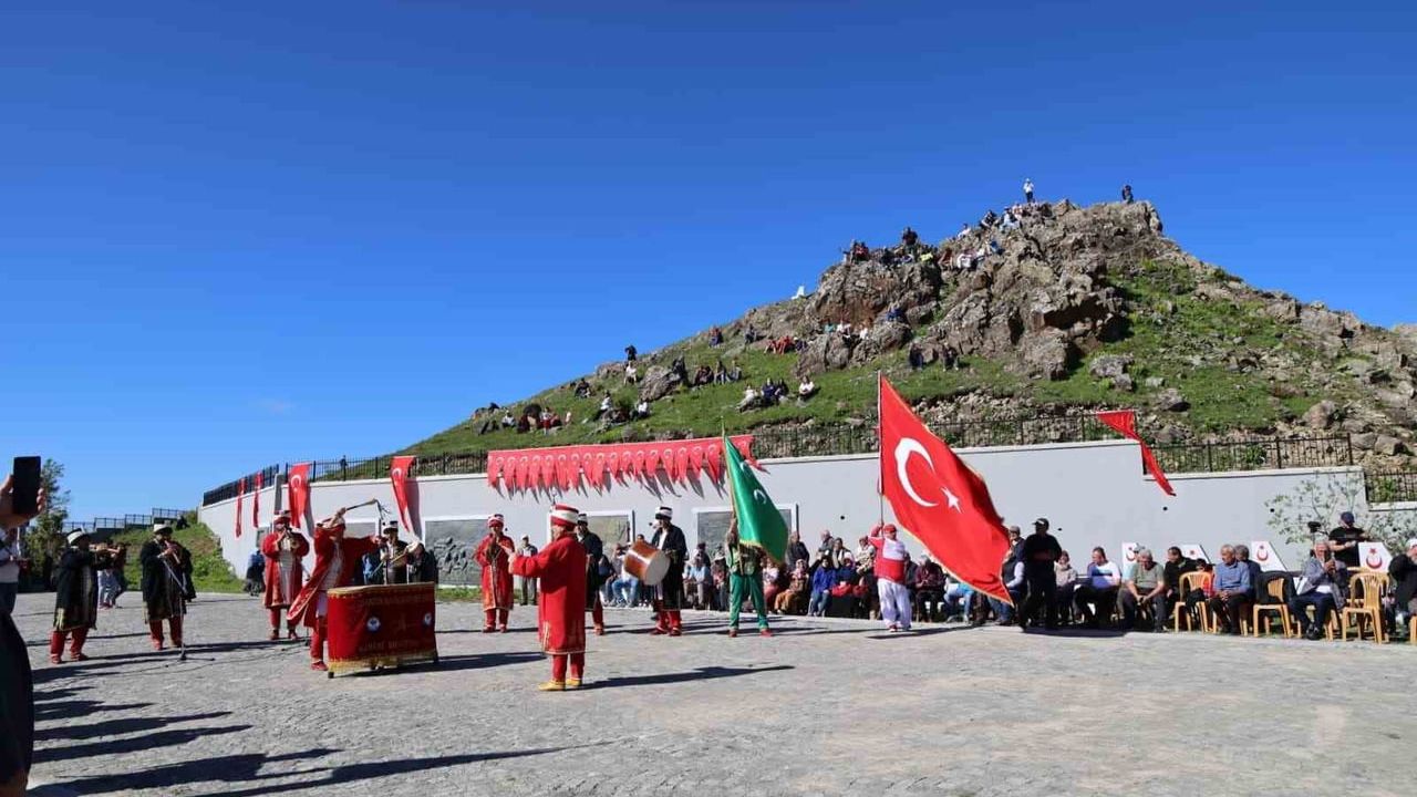 Başkan Genç'ten Harmantepe şehitlerine vefa