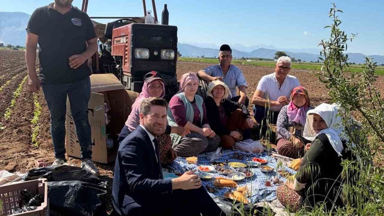 Başkan Kadir Tatık, tütün emekçileriyle sabah çayında buluştu