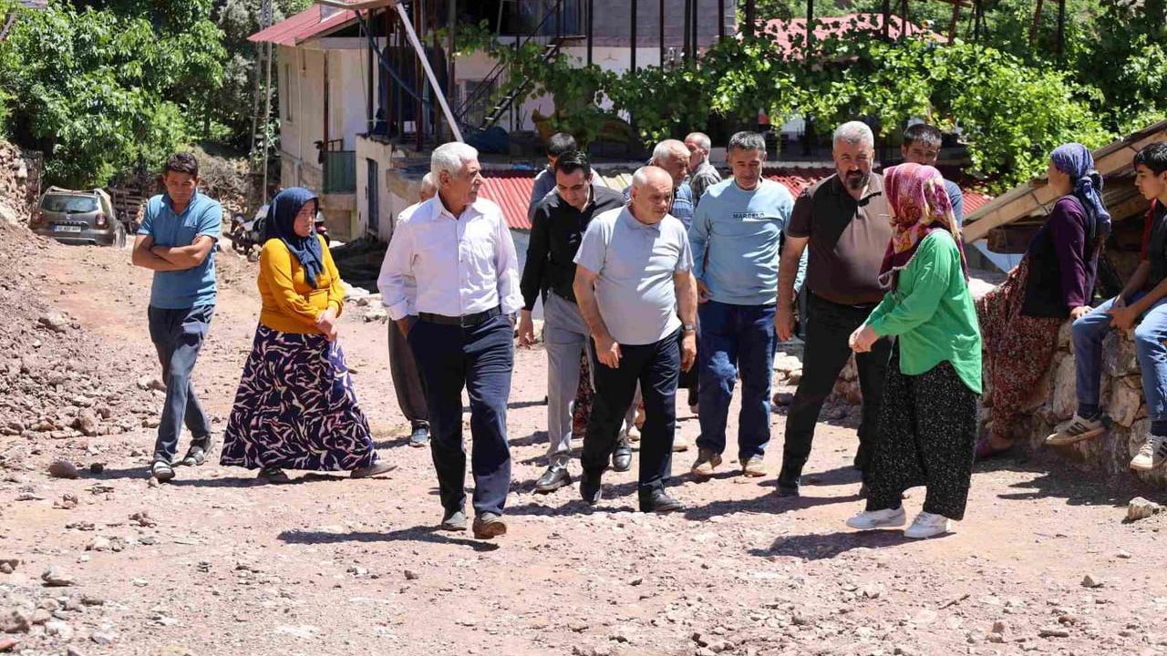 Başkan Öztürk selden etkilenen mahallelerde incelemelerde bulundu