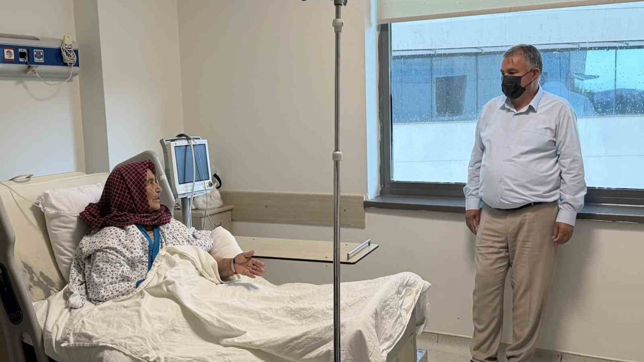 Başkan Pütün’den 'Yaşayan İnsan Hazinesi' Halime Özke’ye geçmiş olsun ziyareti