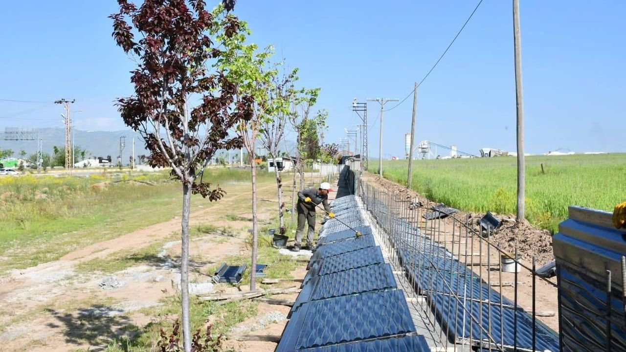 Başkan Taşkın, Yeni Mahalle Tugay Caddesi'ndeki altyapı çalışmalarını inceledi