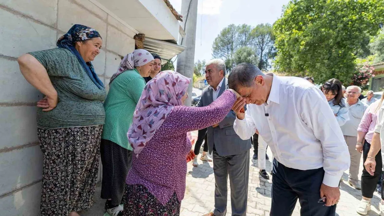 Başkan Tugay Küçük Menderes turuna Kiraz'dan başladı