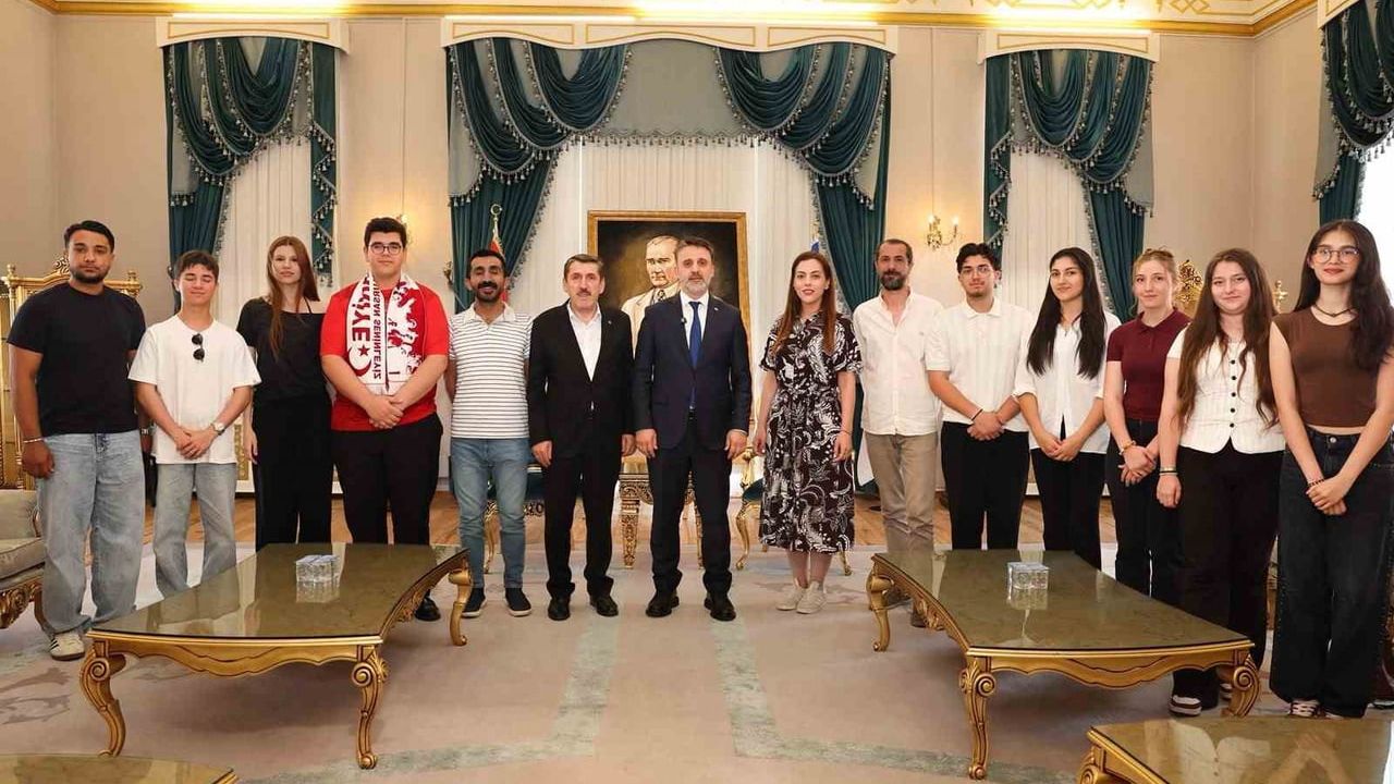 Başkan vekili Biba, şampiyon marşın bestecilerini ağırladı