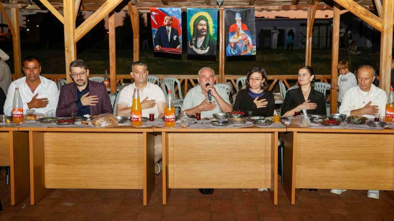 Başkan vekili Özkan Uşak'ta muharrem ayı iftarında vatandaşlarla buluştu