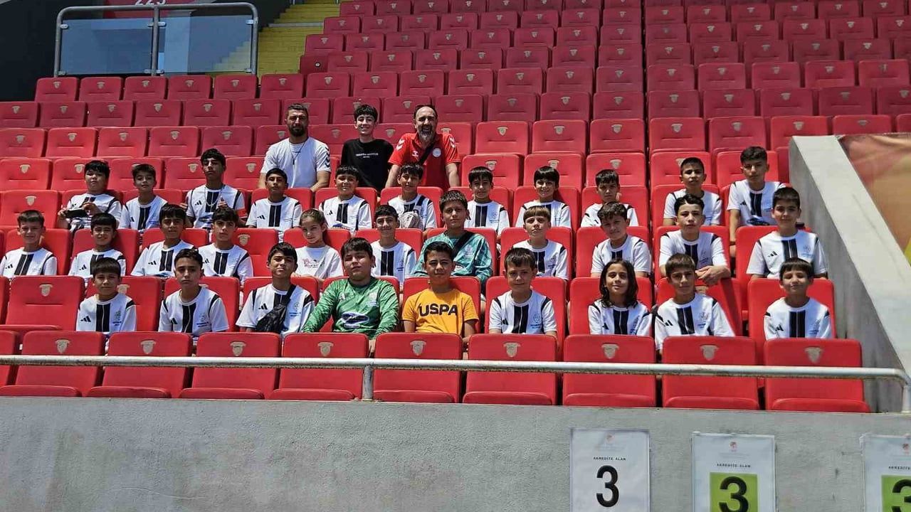 Başkan Zencirci’den Germencikli genç futbolculara anlamlı jest