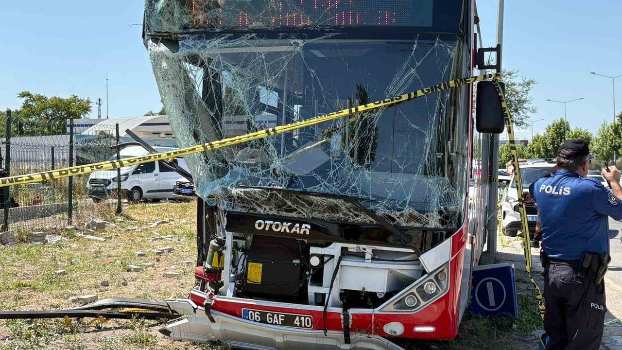 Başkentte EGO otobüsü kaza yaptı: 1 ölü, 9 yaralı