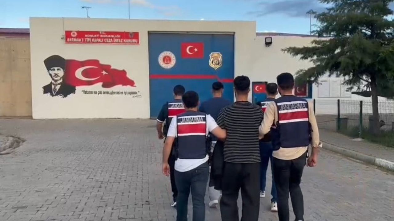 Batman’da 'finans evi'ne operasyon: Üniversite öğrencilerinin hesaplarıyla 125 milyon liralık yasa dışı bahis trafiği tespit edildi