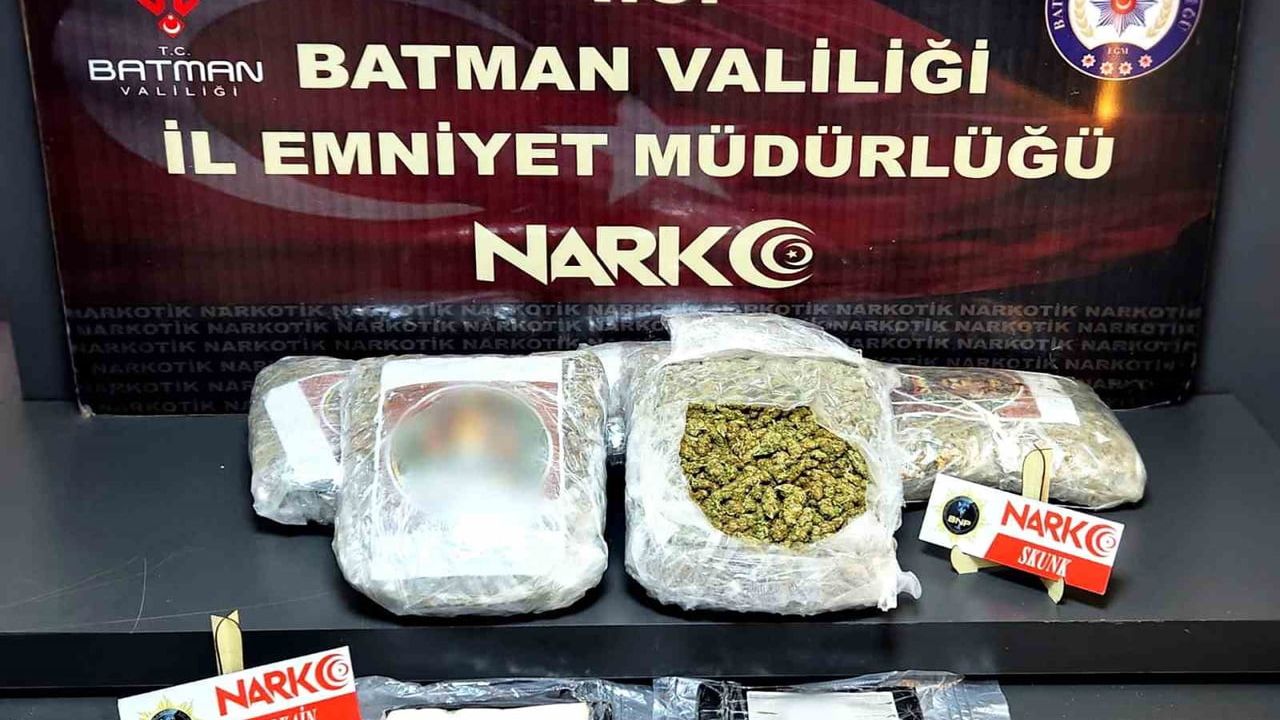 Batman’da tır dorsesinde 2 kilo 20 gram kokain ve 11 kilogram skunk ele geçirildi