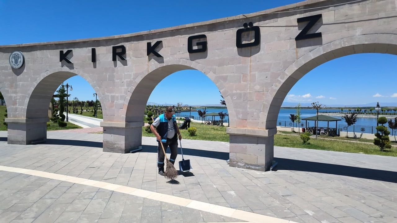Battalgazi Belediyesi Kırkgöz Sahil Parkı’nda Kapsamlı Temizlik ve Çevre Düzenlemesi Yapıyor