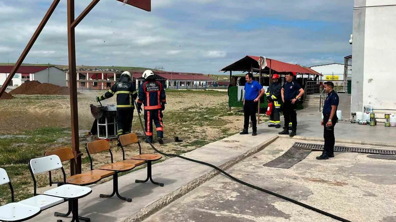 Bayburt Açık Ceza İnfaz Kurumunda yangın tatbikatı gerçekleştirildi