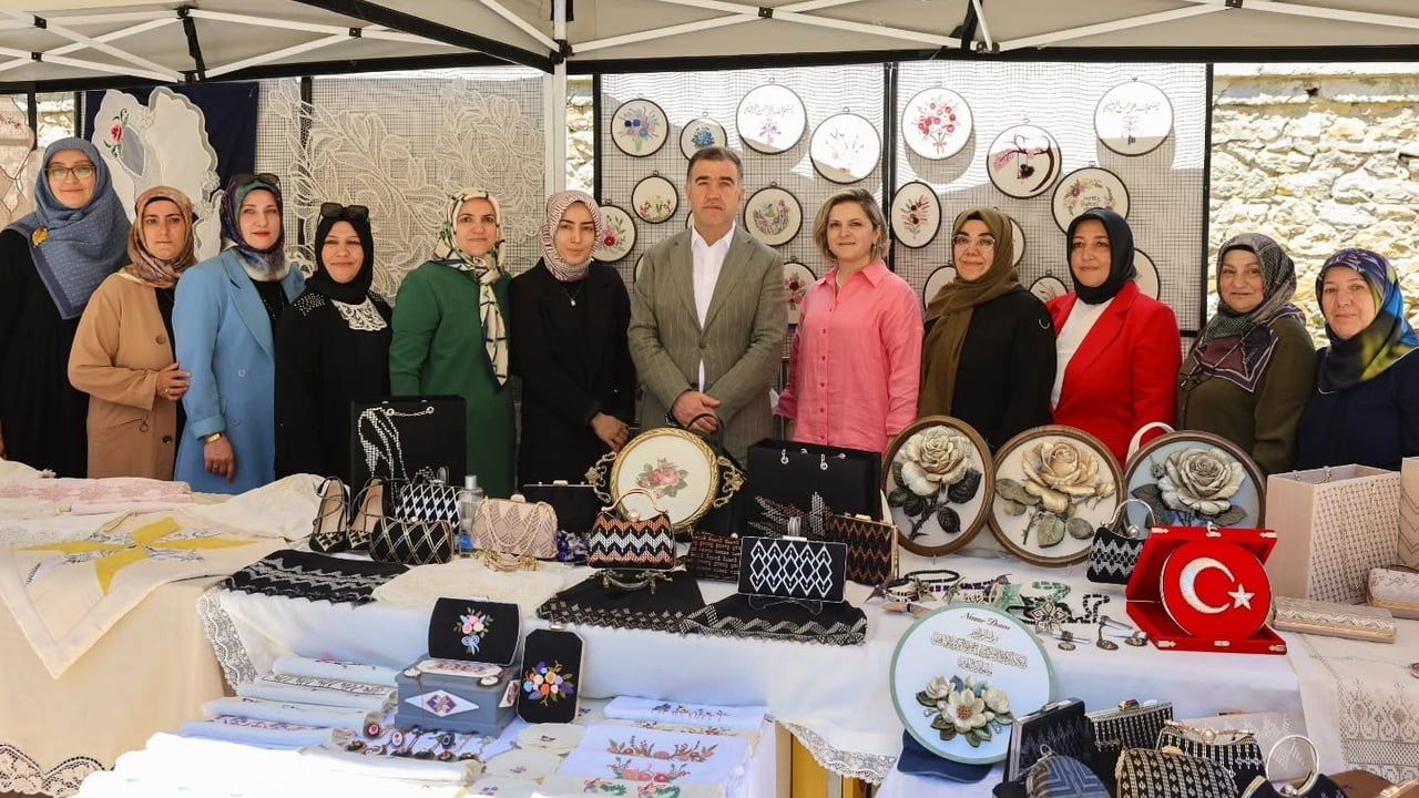 Bayburt Halk Eğitimi Merkezi Kursiyerlerinin Yıl Sonu Sergisi Dede Korkut Şehir Müzesi'nde Açıldı