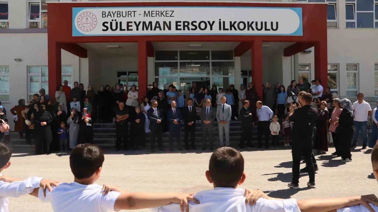Bayburt'ta 14 bin 537 öğrenci karne heyecanı yaşadı