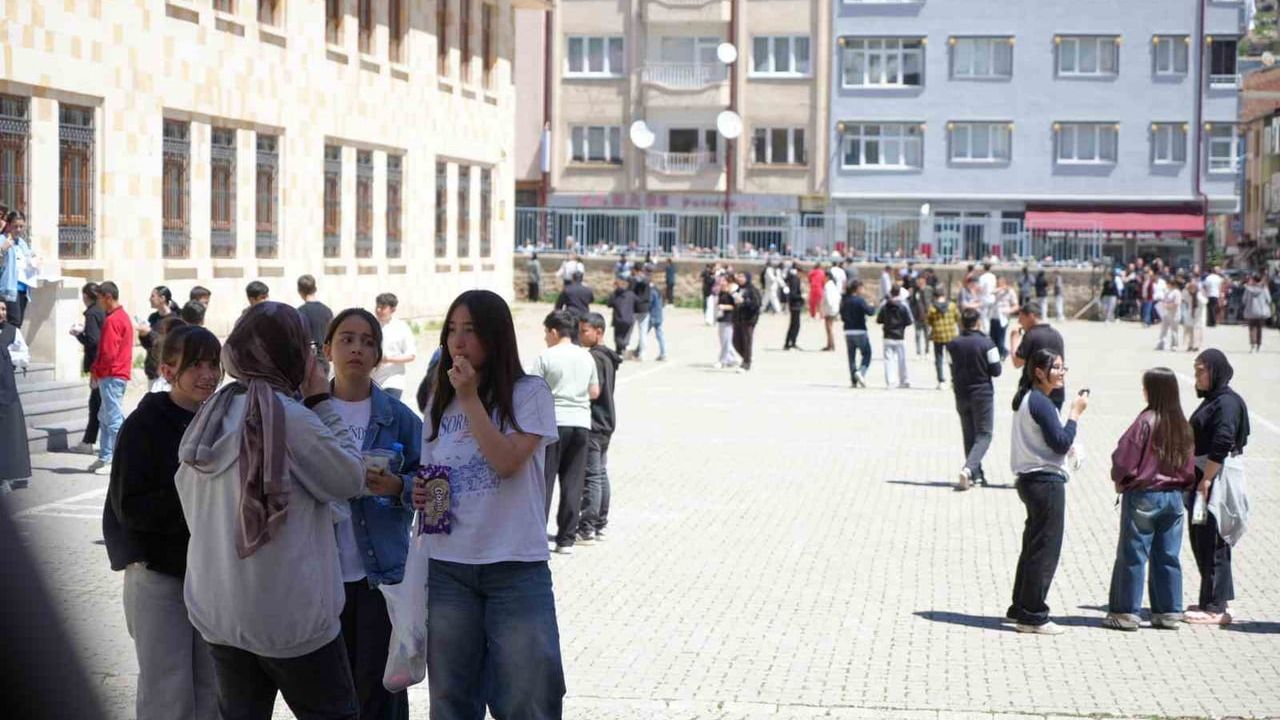 Bayburt’ta 876 öğrenci LGS merkezî sınavına girdi