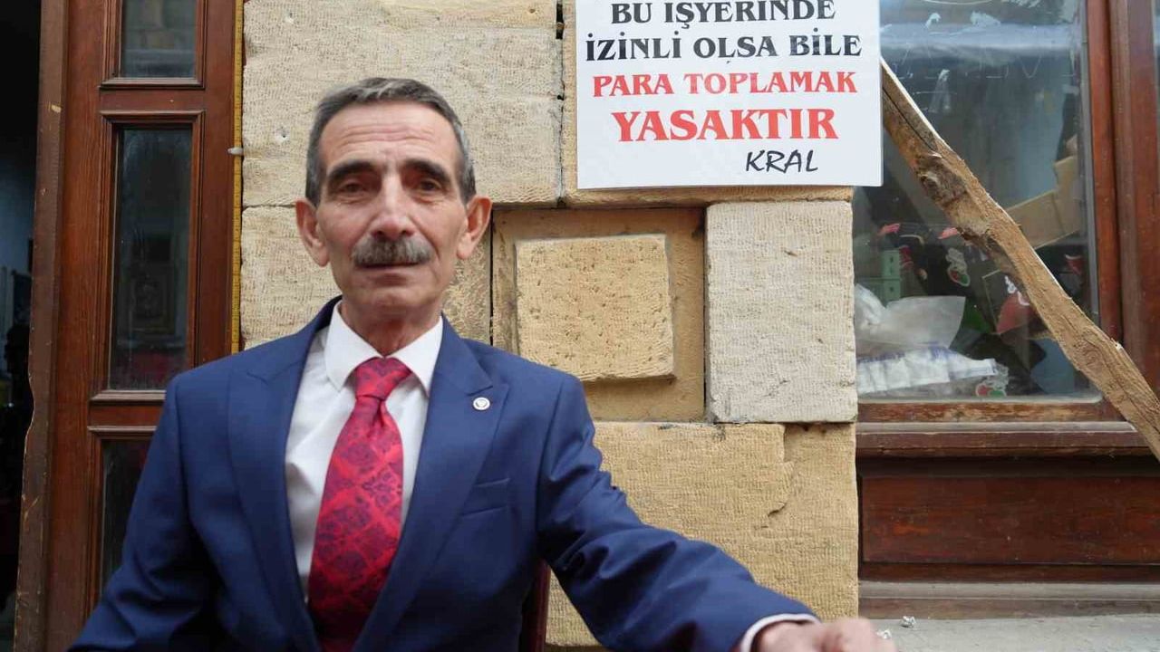 Bayburt'ta çayevi sahibi Muhammet Elçi, siyaset ve para toplama yasağı getirdi