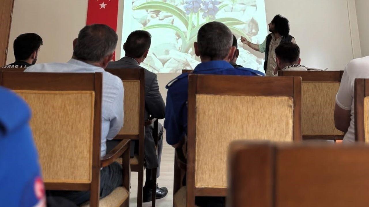 Bayburt'ta denetimli serbestlik yükümlülerine çevre semineri