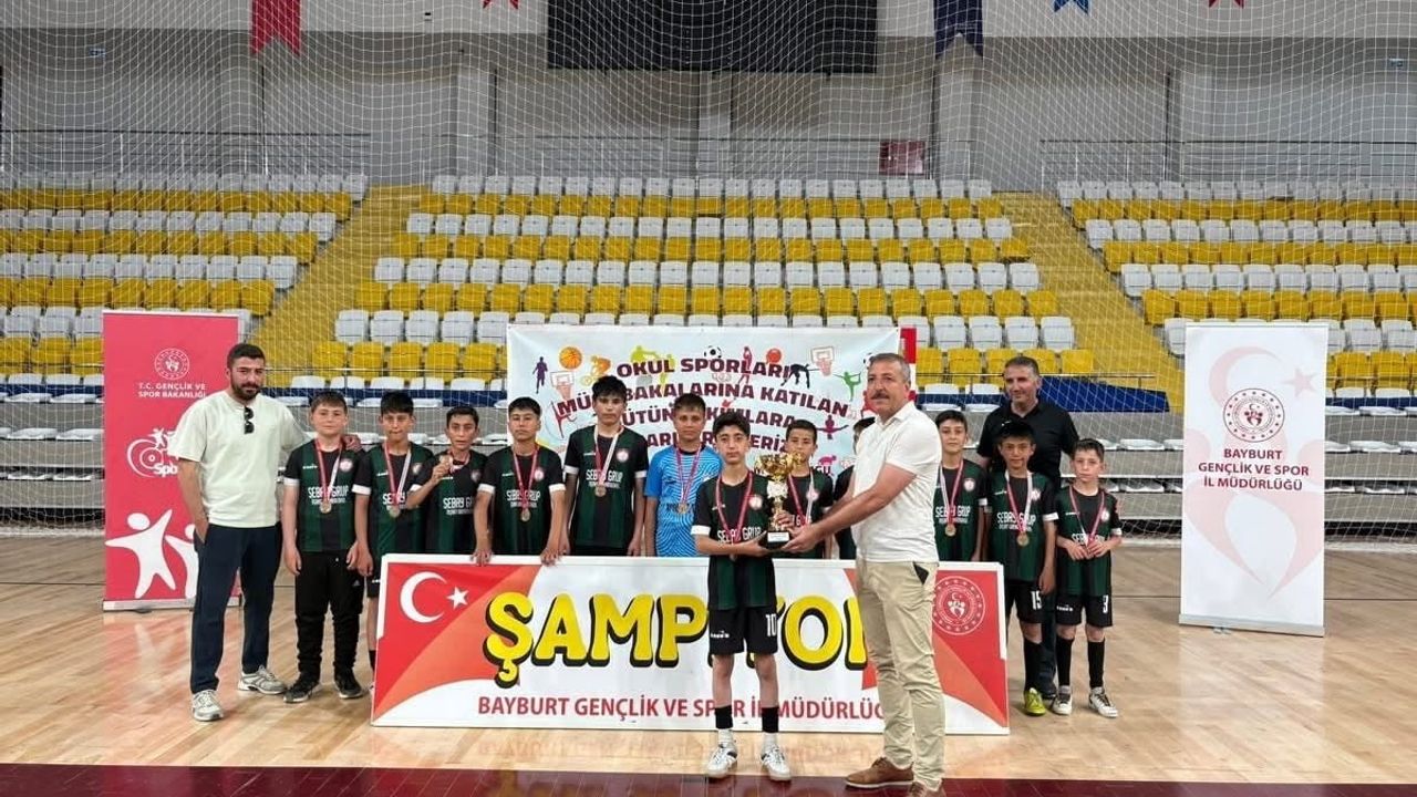 Bayburt'ta futsal küçük erkekler il birincisi belirlendi
