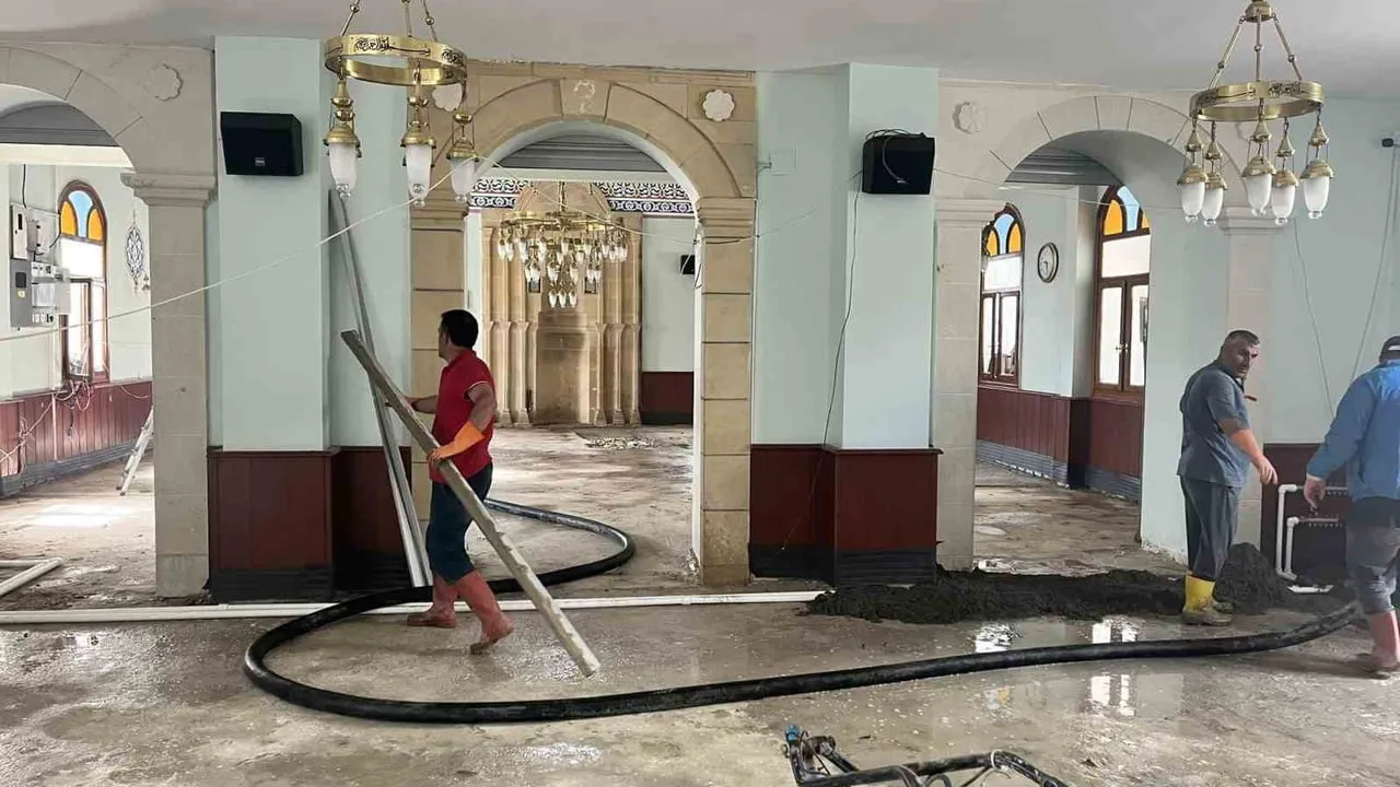 Bayburt'ta Gökçedere Merkez Camii'nde kapsamlı yenileme çalışmaları başladı