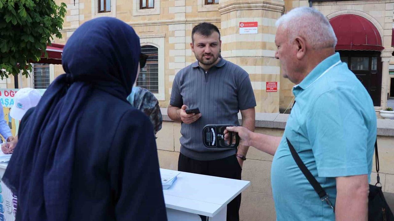 Bayburt’ta ‘Hareket Yaşını Öğren’ kampanyası kapsamında vatandaşlara hareket yaşı testi yapıldı